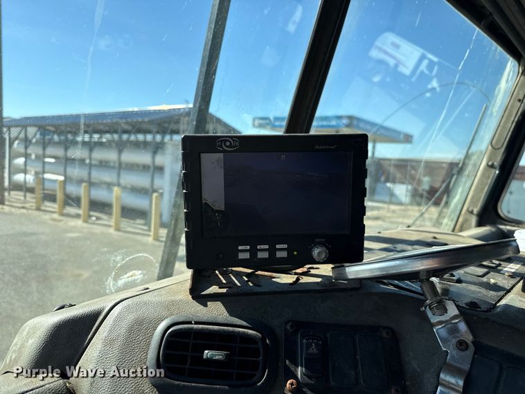 image for item EU5324 2015 Peterbilt 320 refuse truck