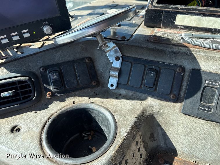 image for item EU5324 2015 Peterbilt 320 refuse truck