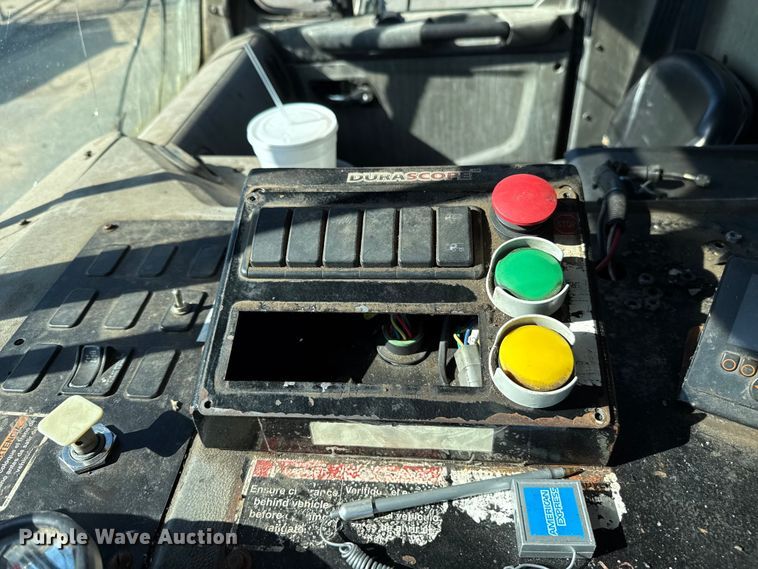 image for item EU5324 2015 Peterbilt 320 refuse truck