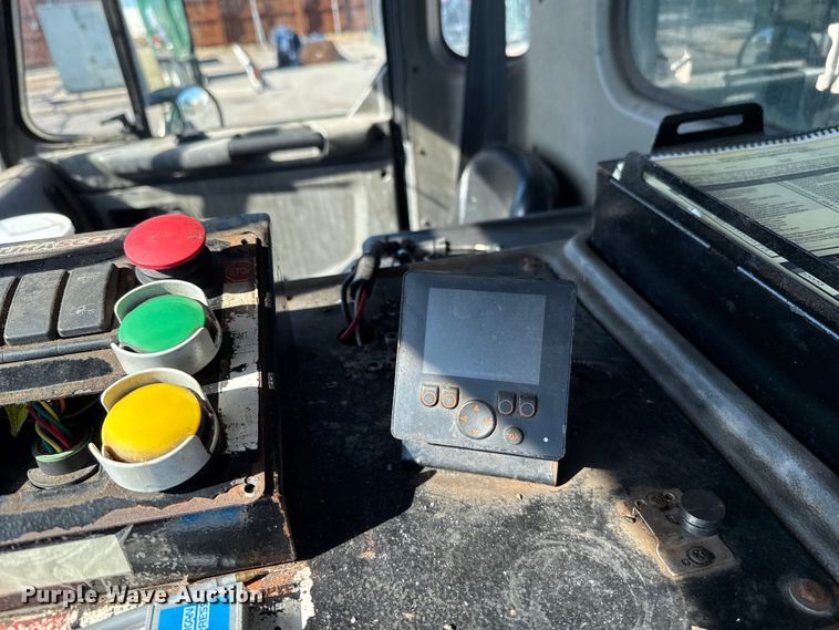 image for item EU5324 2015 Peterbilt 320 refuse truck