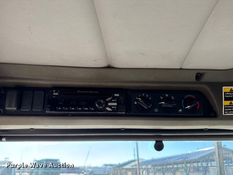 image for item EU5324 2015 Peterbilt 320 refuse truck