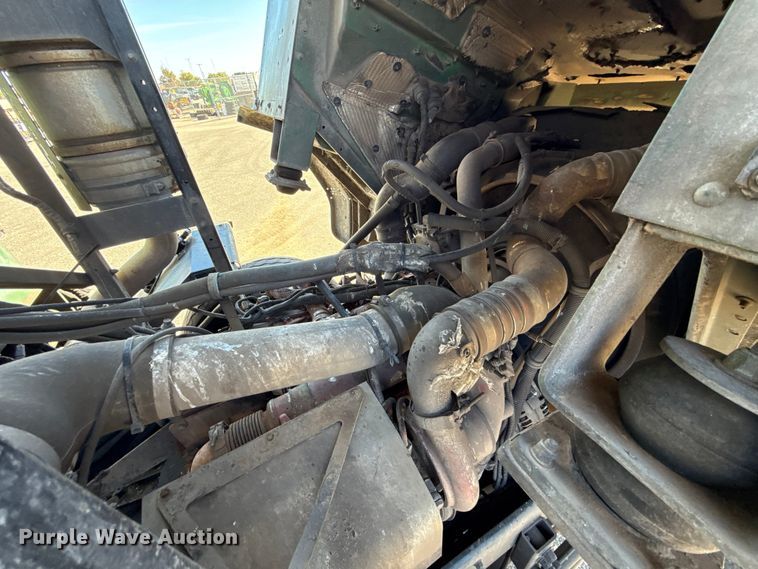 image for item EU5324 2015 Peterbilt 320 refuse truck