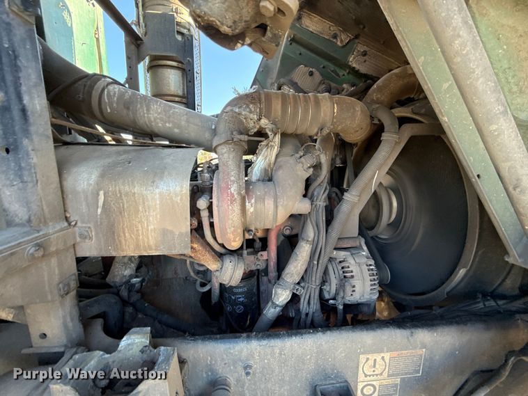 image for item EU5324 2015 Peterbilt 320 refuse truck