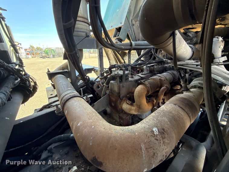 image for item EU5324 2015 Peterbilt 320 refuse truck