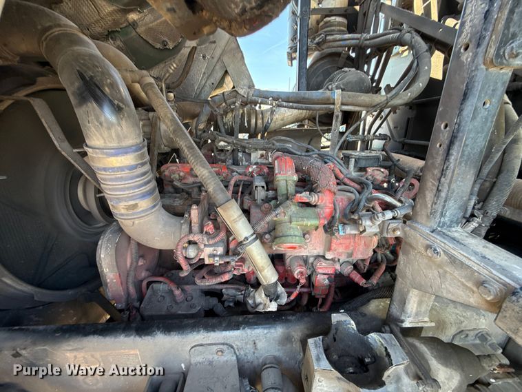 image for item EU5324 2015 Peterbilt 320 refuse truck