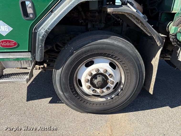 image for item EU5324 2015 Peterbilt 320 refuse truck