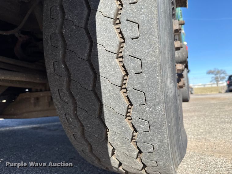 image for item EU5324 2015 Peterbilt 320 refuse truck