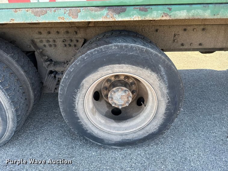 image for item EU5324 2015 Peterbilt 320 refuse truck