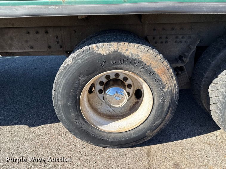 image for item EU5324 2015 Peterbilt 320 refuse truck