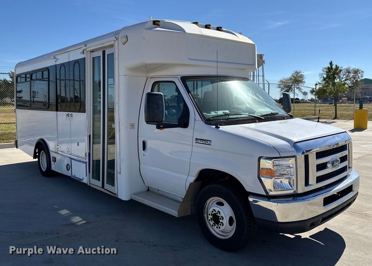 image for item EU5325 2013 Ford E450 Super Duty shuttle bus