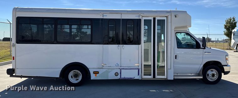 image for item EU5325 2013 Ford E450 Super Duty shuttle bus