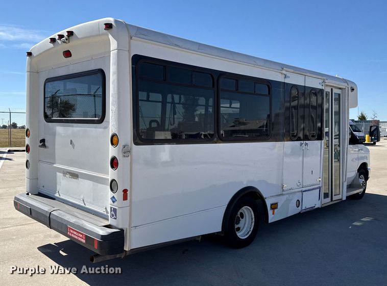 image for item EU5325 2013 Ford E450 Super Duty shuttle bus