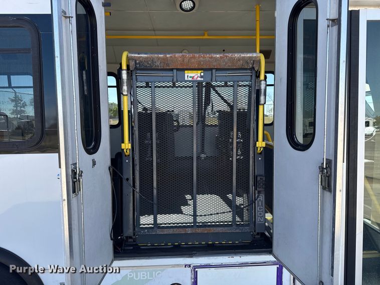 image for item EU5325 2013 Ford E450 Super Duty shuttle bus