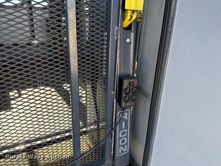 image for item EU5325 2013 Ford E450 Super Duty shuttle bus