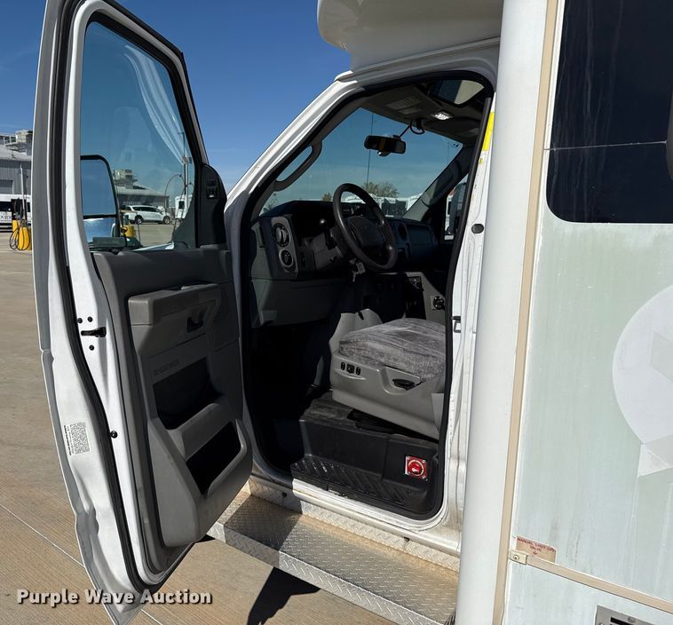 image for item EU5325 2013 Ford E450 Super Duty shuttle bus