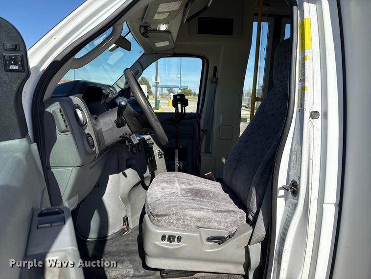 image for item EU5325 2013 Ford E450 Super Duty shuttle bus