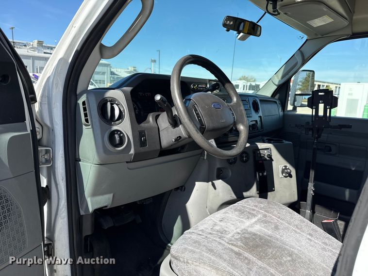 image for item EU5325 2013 Ford E450 Super Duty shuttle bus