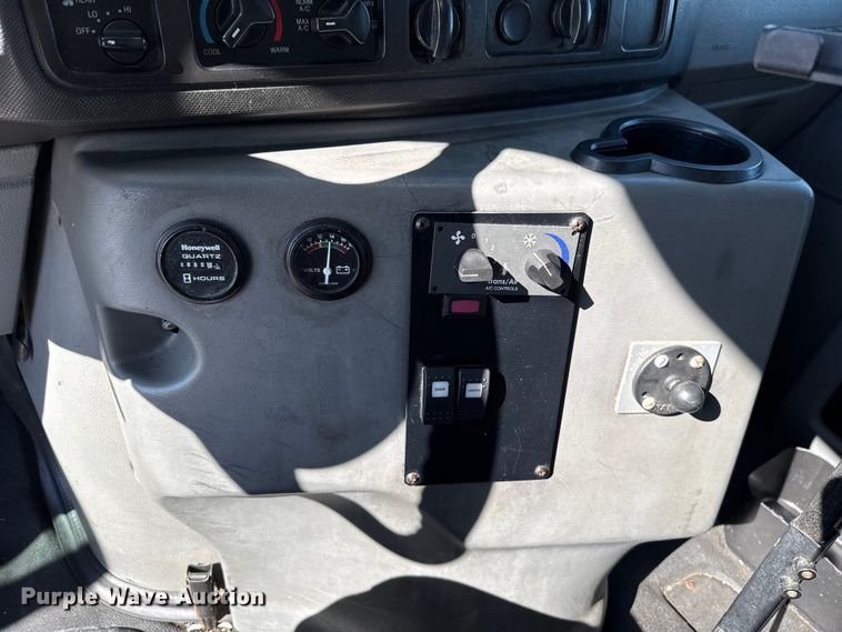 image for item EU5325 2013 Ford E450 Super Duty shuttle bus