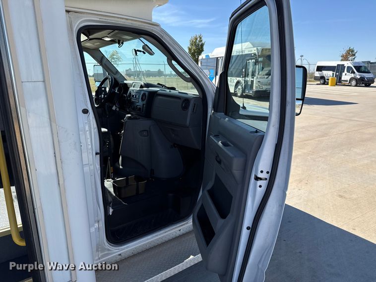 image for item EU5325 2013 Ford E450 Super Duty shuttle bus