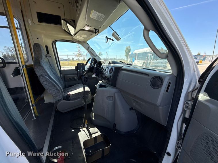 image for item EU5325 2013 Ford E450 Super Duty shuttle bus