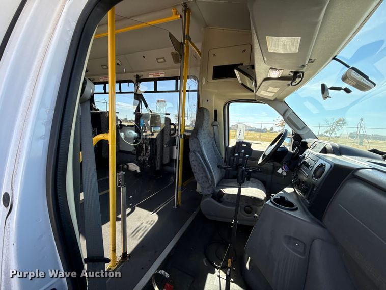 image for item EU5325 2013 Ford E450 Super Duty shuttle bus
