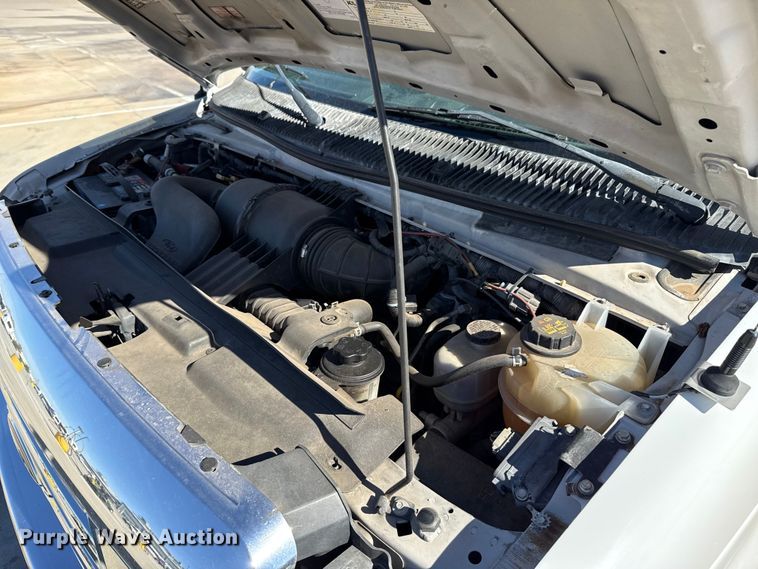 image for item EU5325 2013 Ford E450 Super Duty shuttle bus