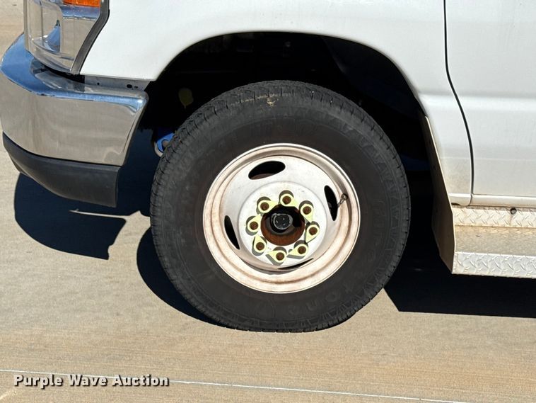 image for item EU5325 2013 Ford E450 Super Duty shuttle bus