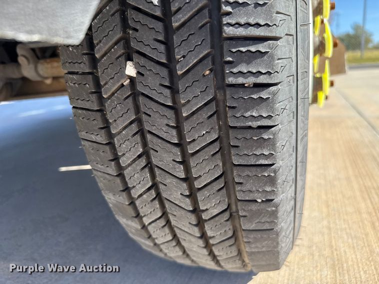 image for item EU5325 2013 Ford E450 Super Duty shuttle bus