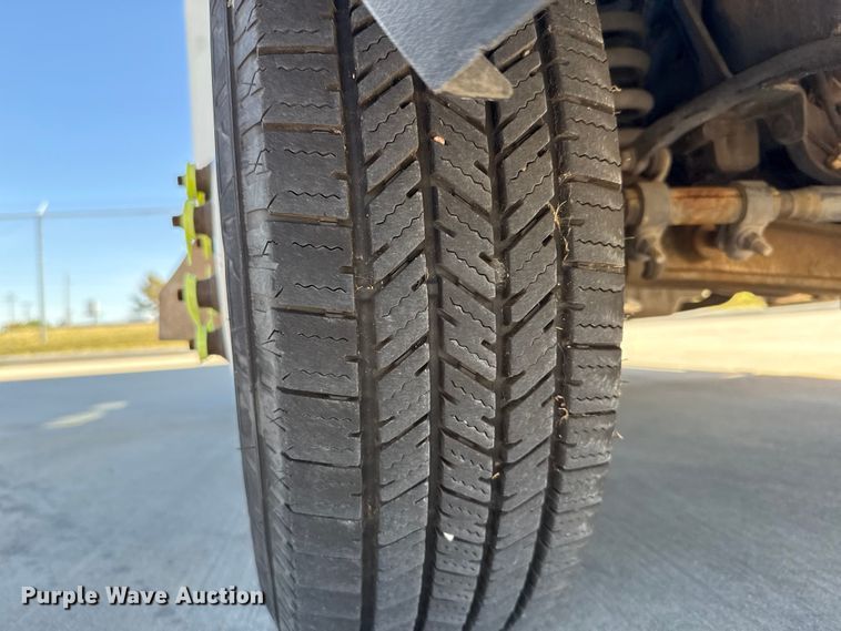 image for item EU5325 2013 Ford E450 Super Duty shuttle bus