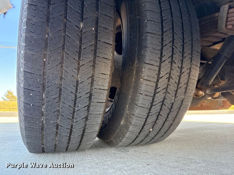 image for item EU5325 2013 Ford E450 Super Duty shuttle bus