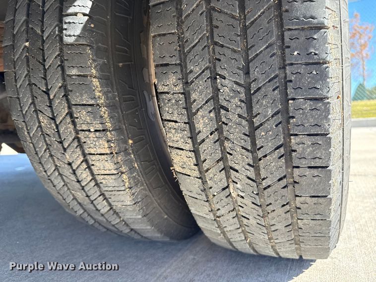 image for item EU5325 2013 Ford E450 Super Duty shuttle bus