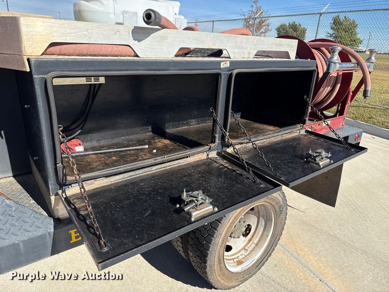 image for item EU5326 2009 Ford F450 flatbed truck