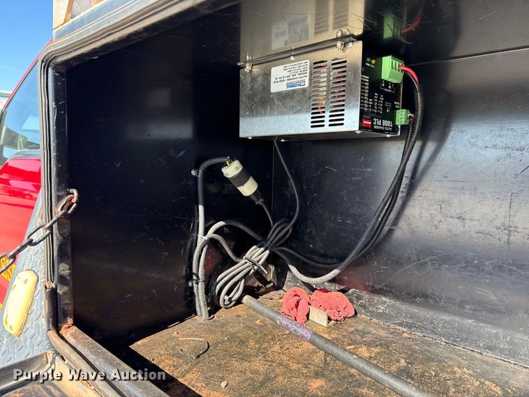 image for item EU5326 2009 Ford F450 flatbed truck