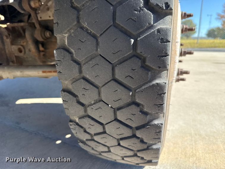 image for item EU5326 2009 Ford F450 flatbed truck