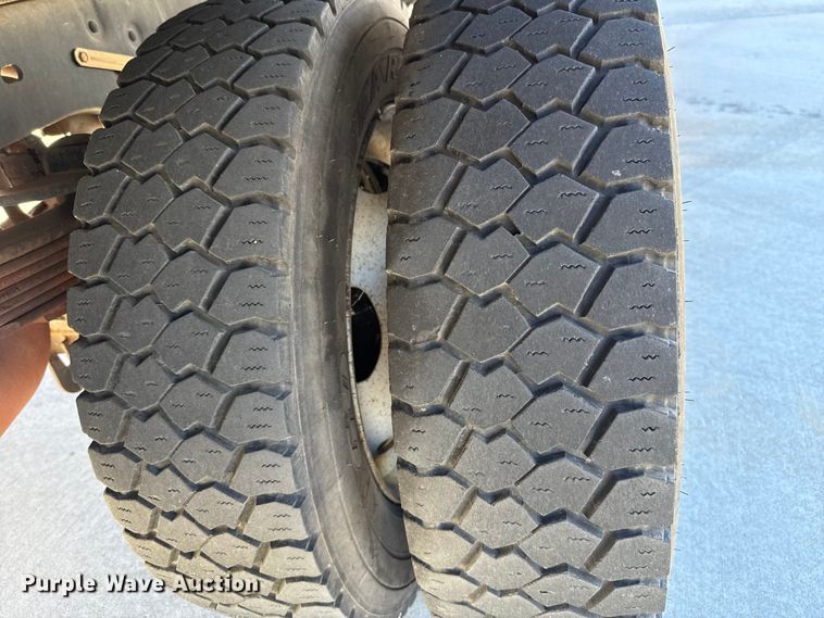 image for item EU5326 2009 Ford F450 flatbed truck