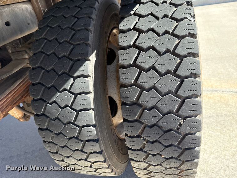 image for item EU5326 2009 Ford F450 flatbed truck