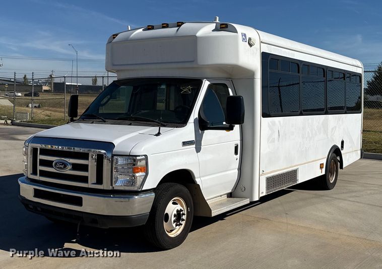 image for item EU5327 2013 Ford E450 Super Duty shuttle bus