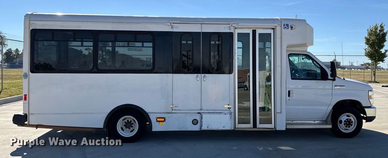 image for item EU5327 2013 Ford E450 Super Duty shuttle bus