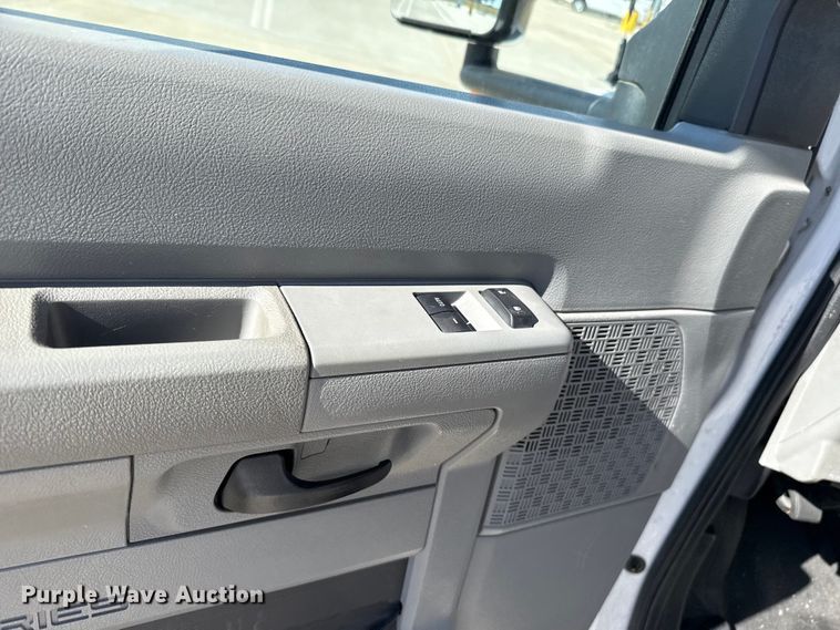 image for item EU5327 2013 Ford E450 Super Duty shuttle bus