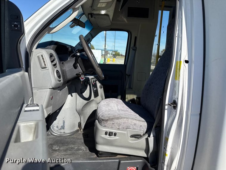 image for item EU5327 2013 Ford E450 Super Duty shuttle bus