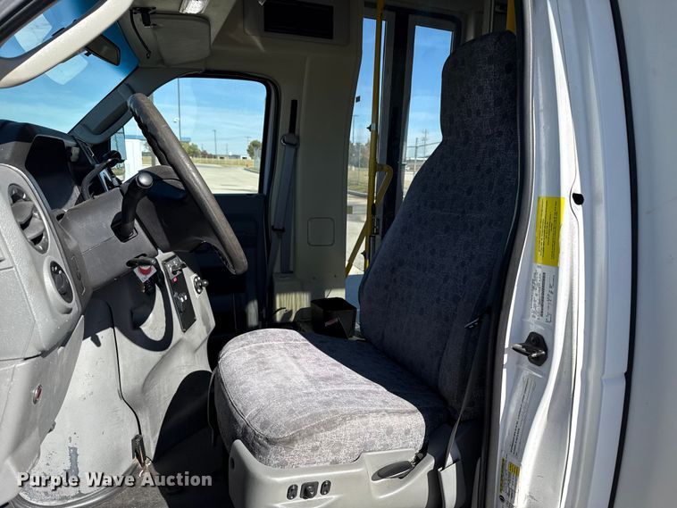image for item EU5327 2013 Ford E450 Super Duty shuttle bus
