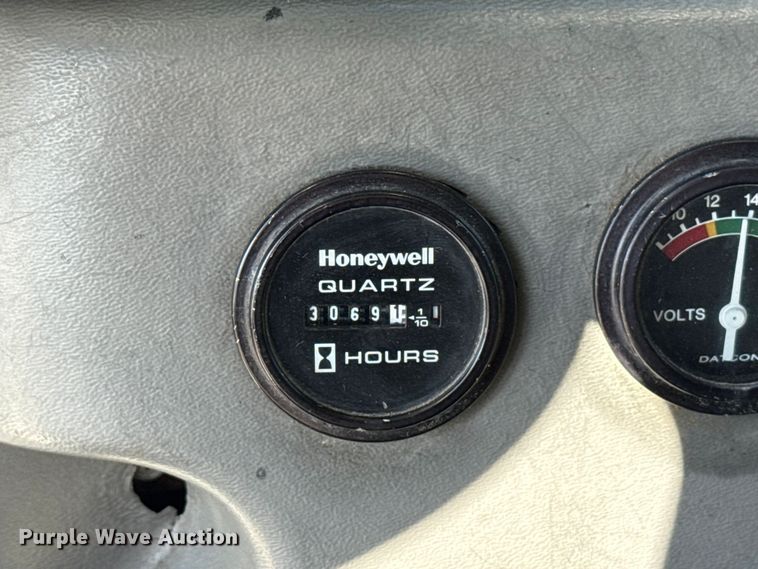 image for item EU5327 2013 Ford E450 Super Duty shuttle bus