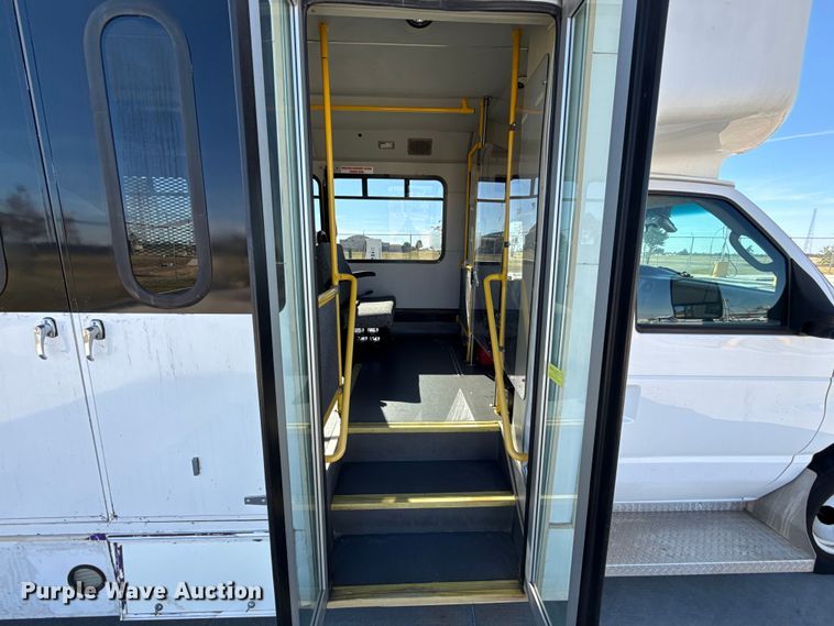 image for item EU5327 2013 Ford E450 Super Duty shuttle bus