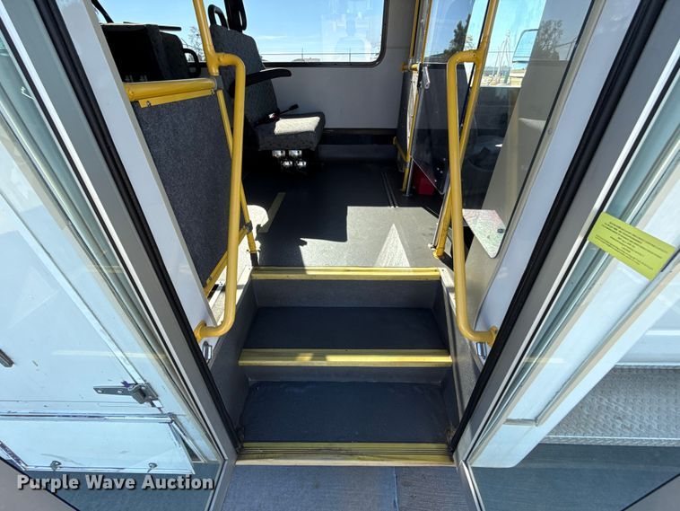 image for item EU5327 2013 Ford E450 Super Duty shuttle bus