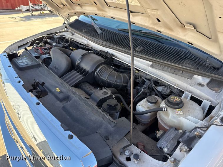 image for item EU5327 2013 Ford E450 Super Duty shuttle bus