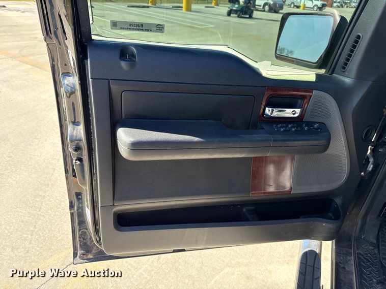 image for item EU5328 2006 Ford F150 SuperCab pickup truck