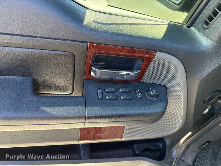 image for item EU5328 2006 Ford F150 SuperCab pickup truck