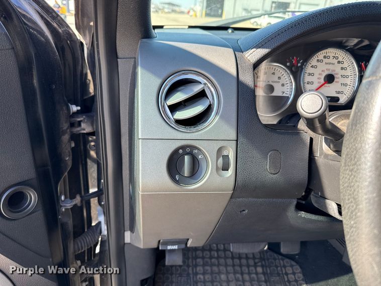 image for item EU5328 2006 Ford F150 SuperCab pickup truck