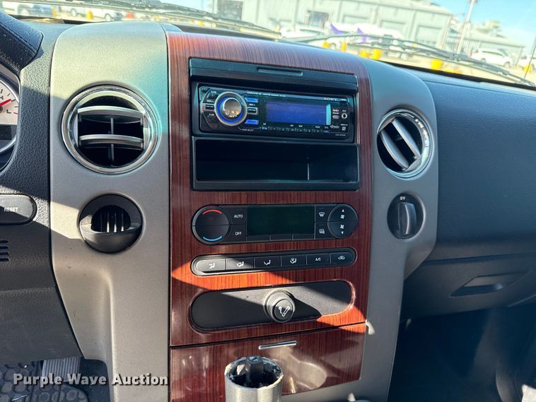 image for item EU5328 2006 Ford F150 SuperCab pickup truck