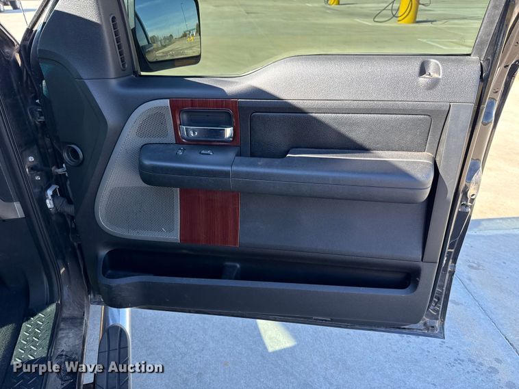 image for item EU5328 2006 Ford F150 SuperCab pickup truck